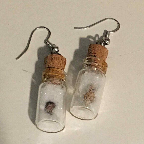 🌊 Mini Seashell Bottle Earrings – Beach-Inspired Ocean Jewelry 🌊 - Picture 1 of 3